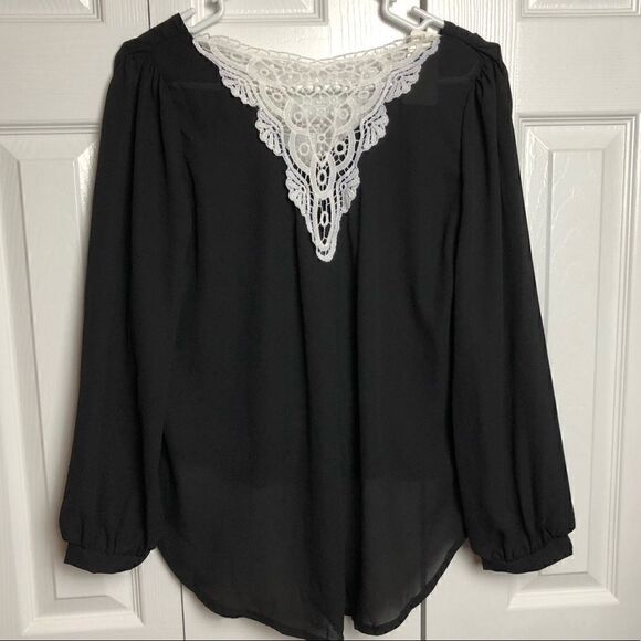 Blooming Jelly Top Blouse Black White Lace V-Neck Oversized Long Sleeves Medium - Picture 2 of 5